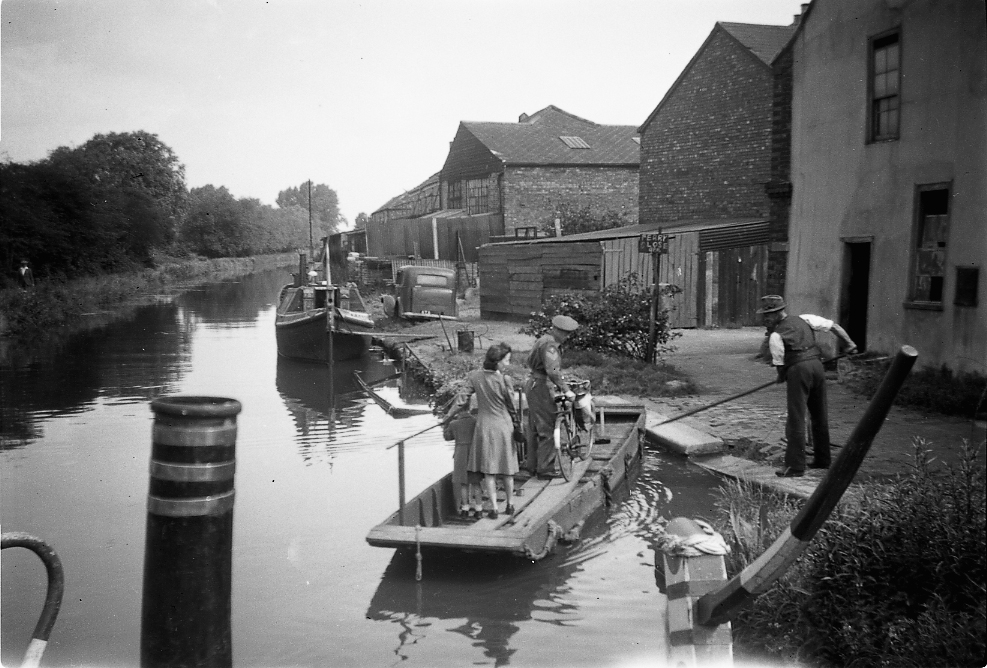 19430000c GUCC Grand Union Canal by Barge Captain CHRISTIAN VLASTO (m. Abbas) 06.jpg